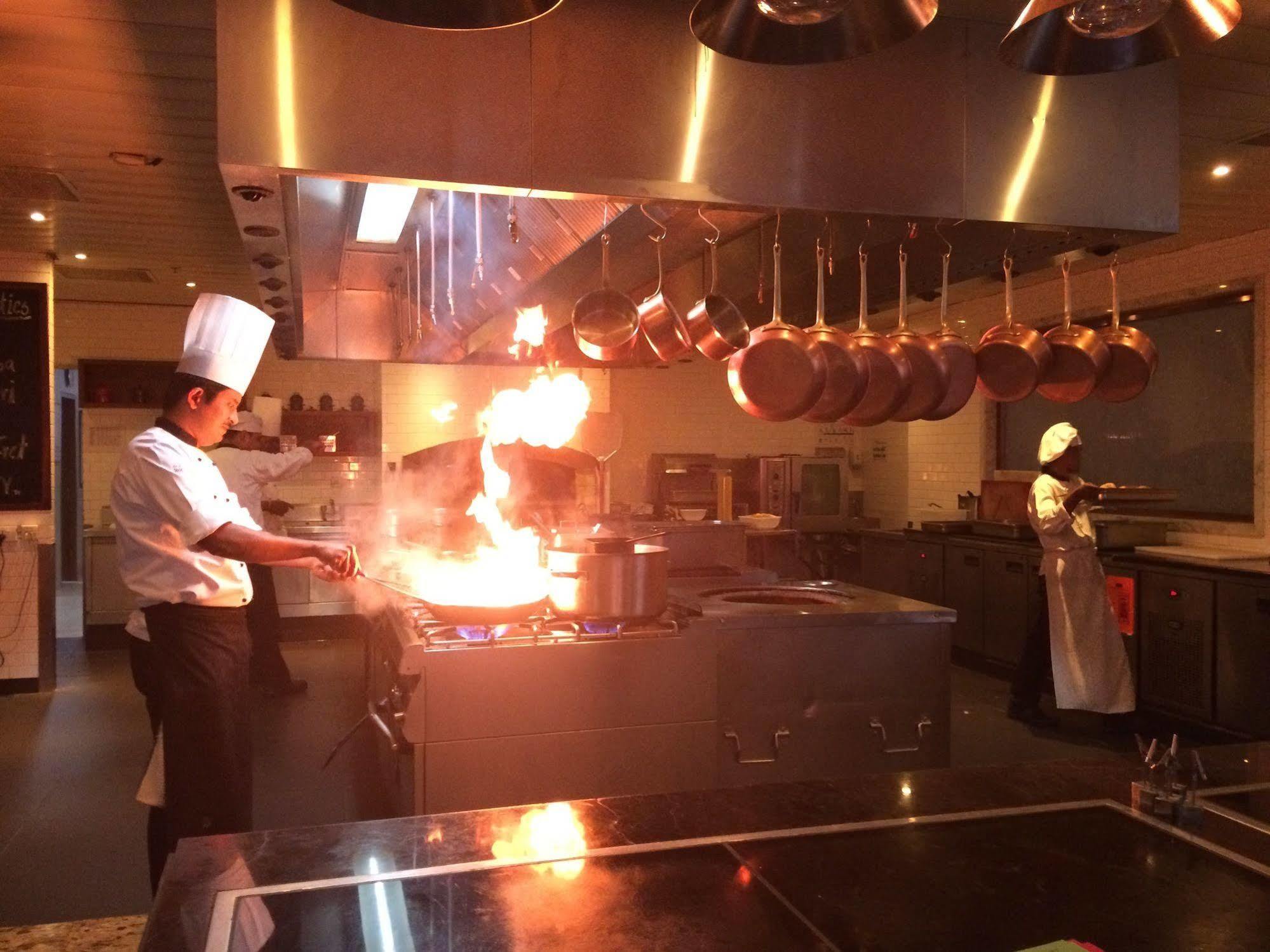 ホテル コートヤード プネー チャカン Chākan エクステリア 写真